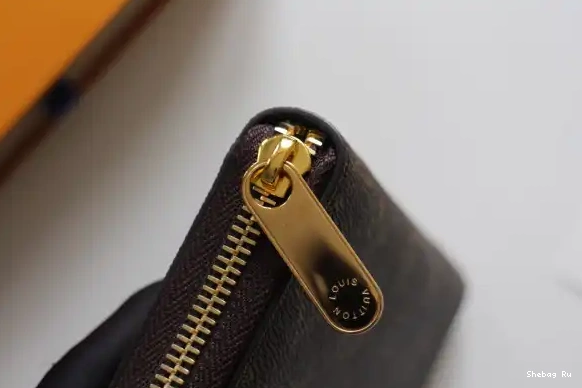 LOUIS ZIPPY WALLET VUITTON 0619